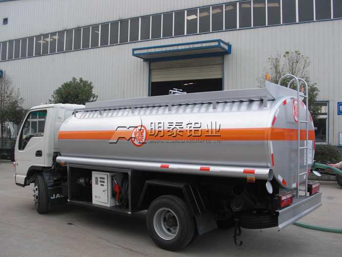 明泰鋁業:采用鋁合金材質的油罐車罐體更安全 明泰鋁業:采用鋁合金材質的油罐車罐體更安全
